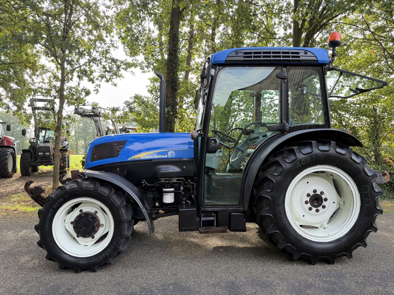 New Holland T4030F