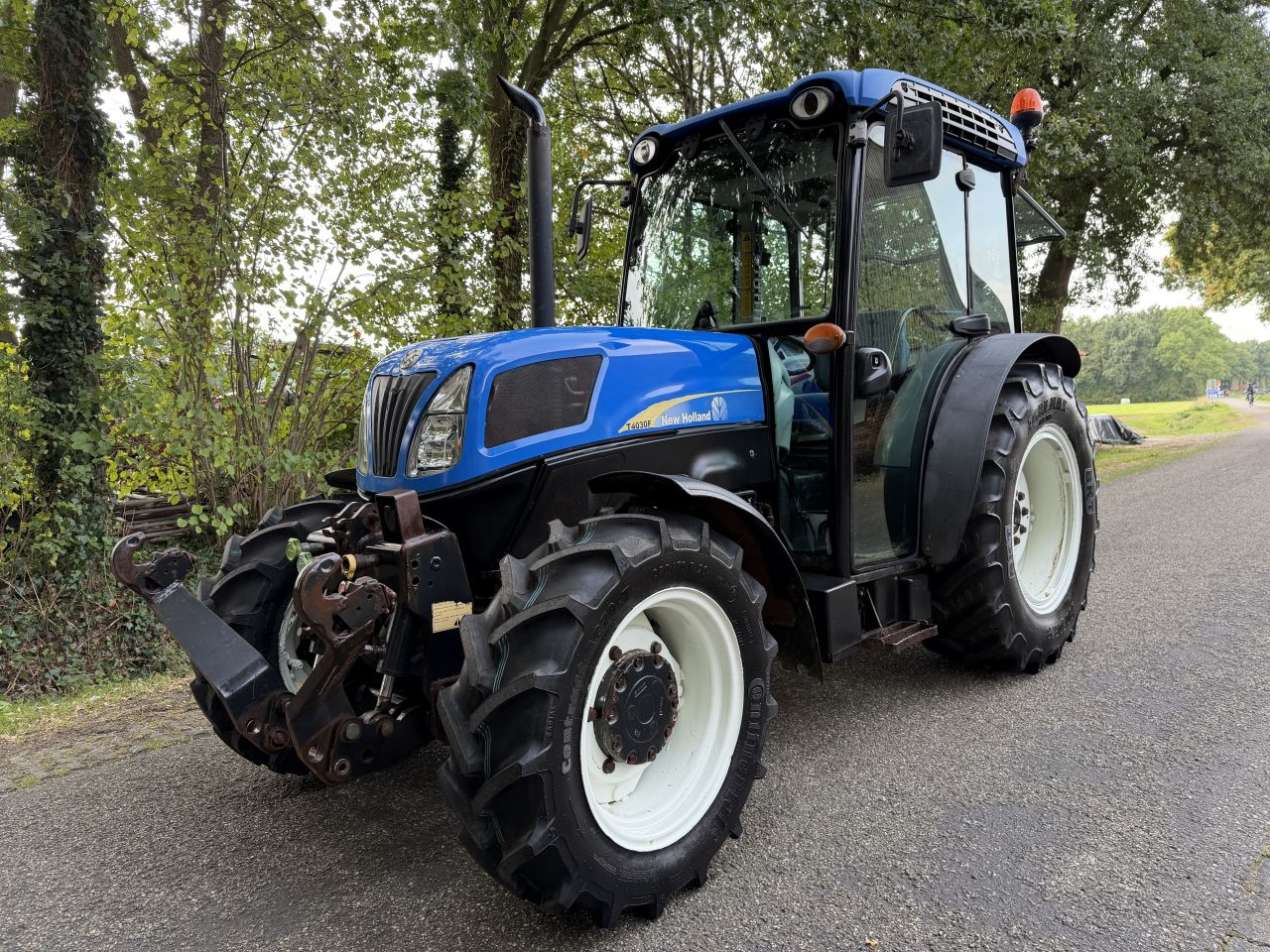 New Holland T4030F