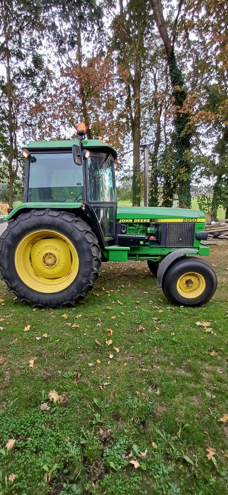 John Deere 2250
