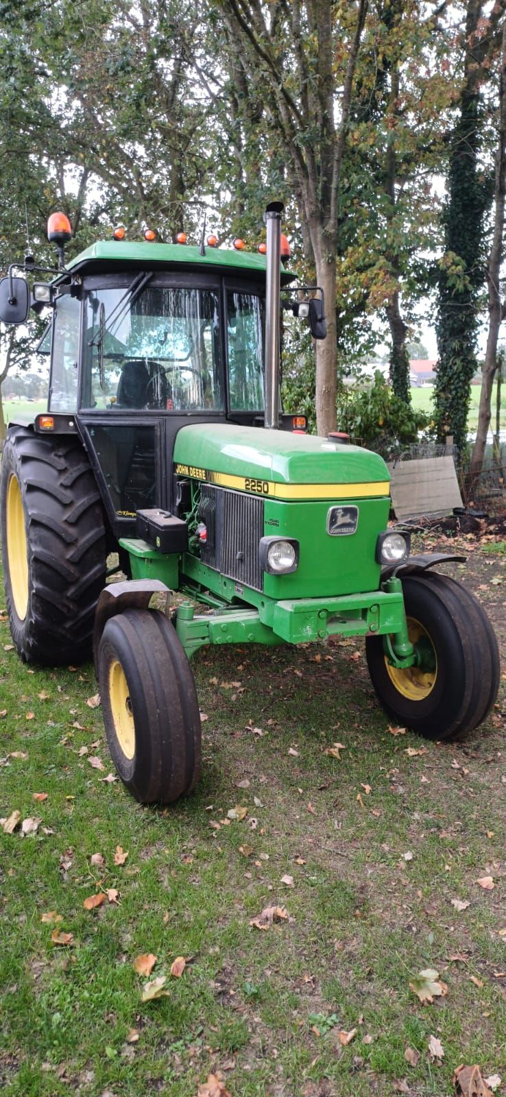John Deere 2250