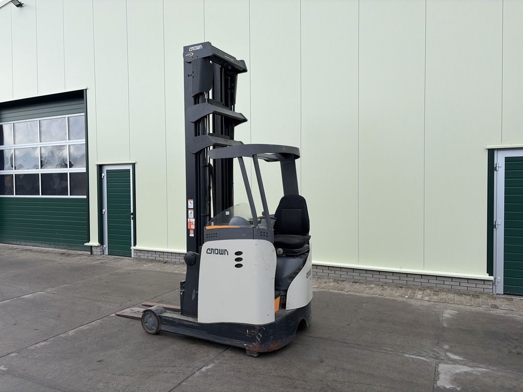 Crown Heftruck ESR 5240-14 Reachtruck