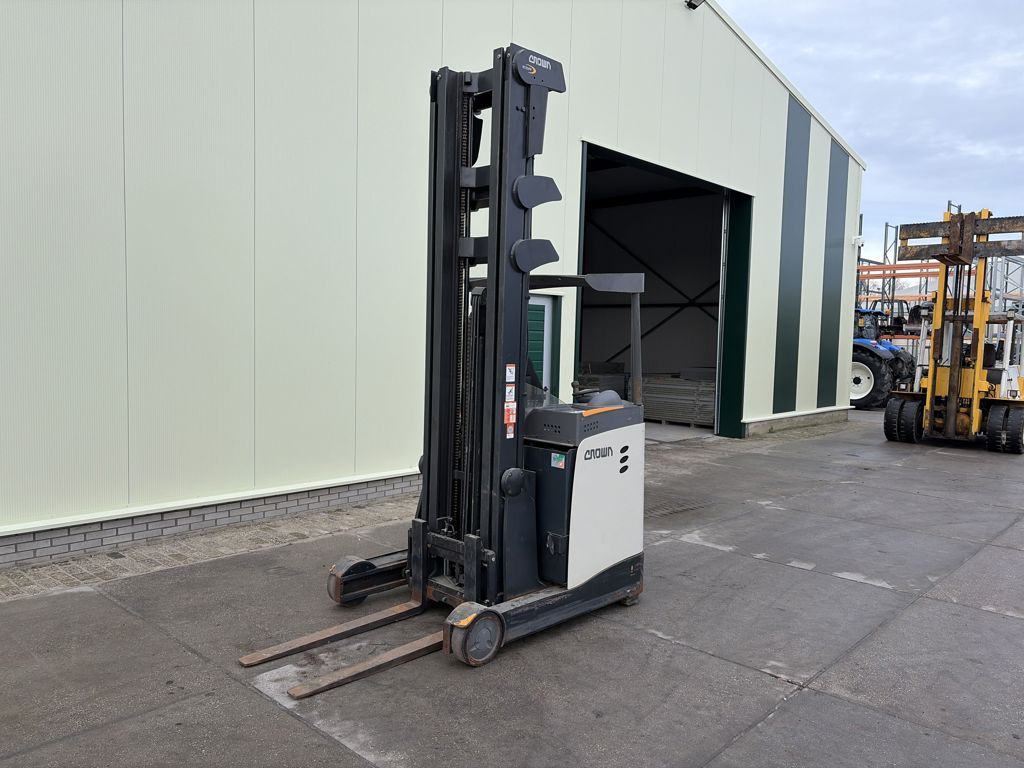 Crown Heftruck ESR 5240-14 Reachtruck