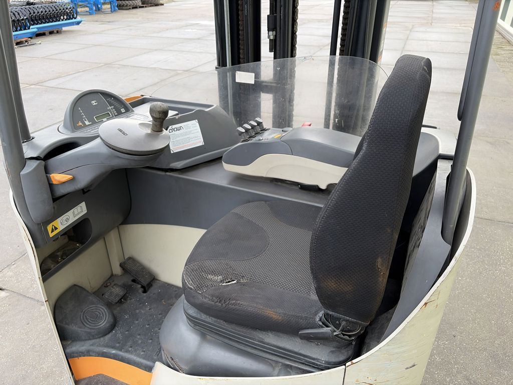 Crown Heftruck ESR 5240-14 Reachtruck