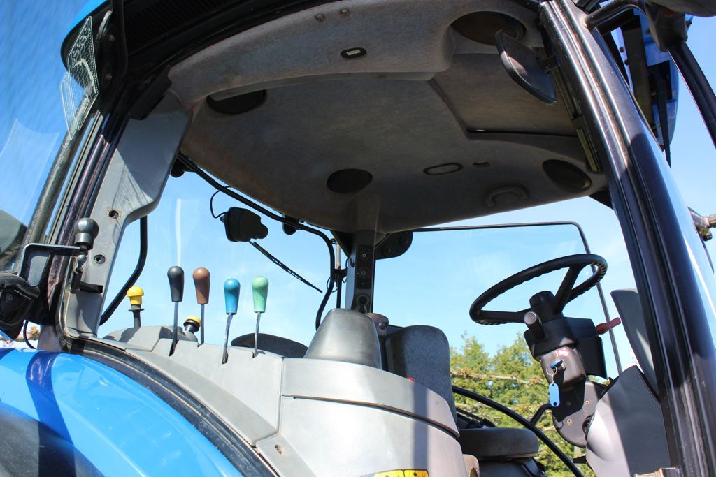 New Holland TS135A