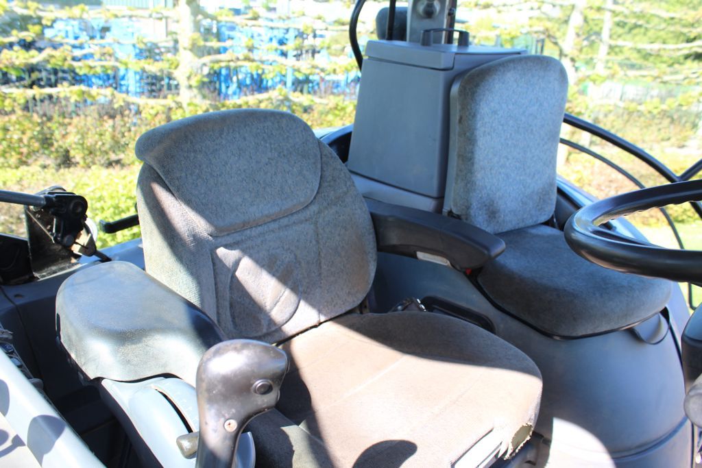 New Holland TS135A