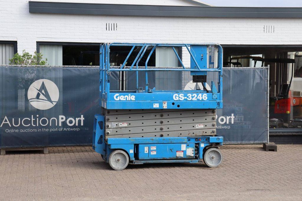 Genie GS-3246 Elektrische Scherenbühne 318 kg 11,6 m 2000