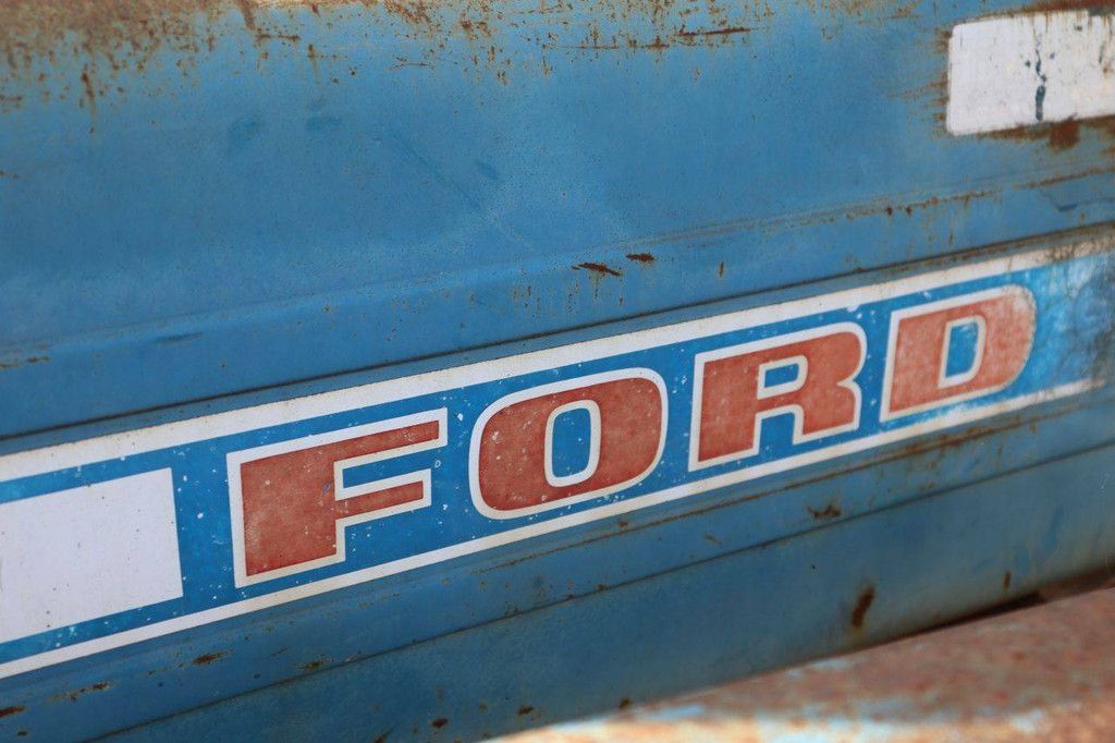 Ford 5000 Diesel-Sattelzugmaschine, Baujahr 1970, mit Anhänger