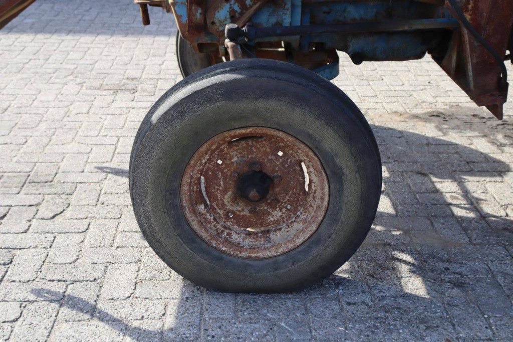 Ford 5000 Diesel-Sattelzugmaschine, Baujahr 1970, mit Anhänger