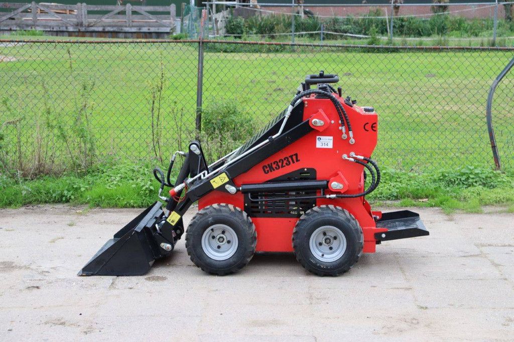 Captok CK323TZ Skid Steer Loader Diesel 13.5 hp 2026 New