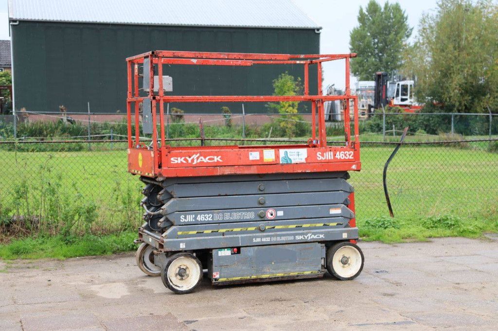 Skyjack SJIII-4632 Electric Scissor Lift 317kg 11.7m 2013