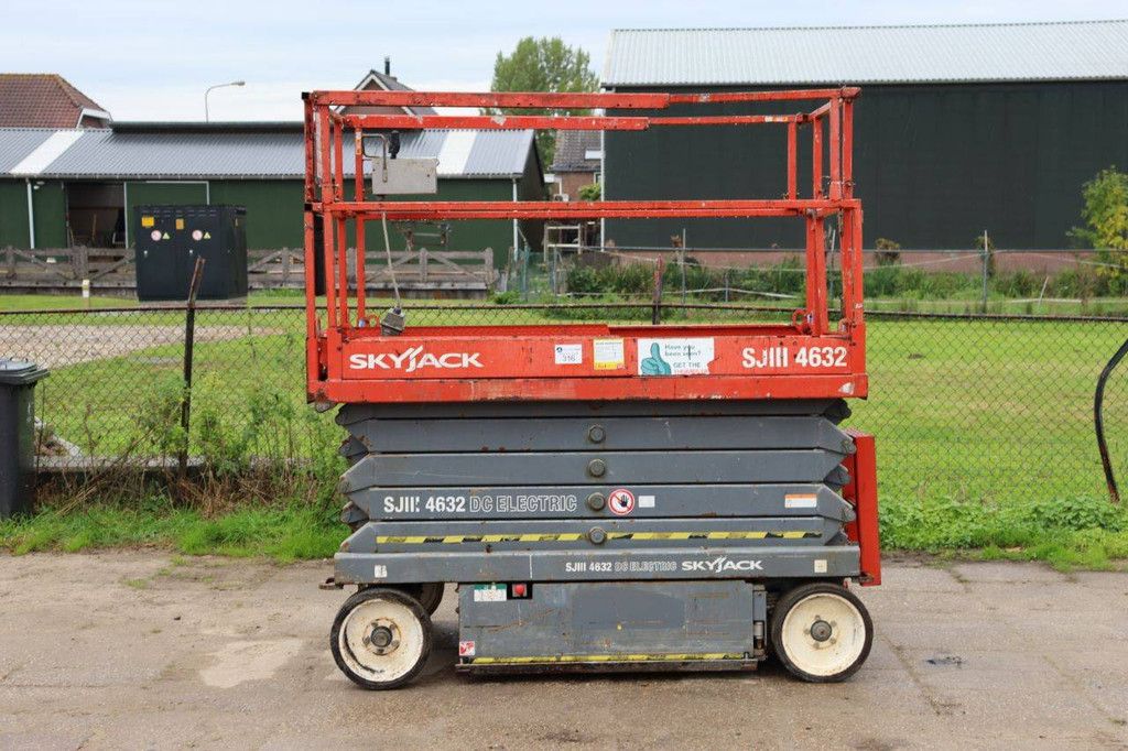 Skyjack SJIII-4632 Electric Scissor Lift 317kg 11.7m 2013