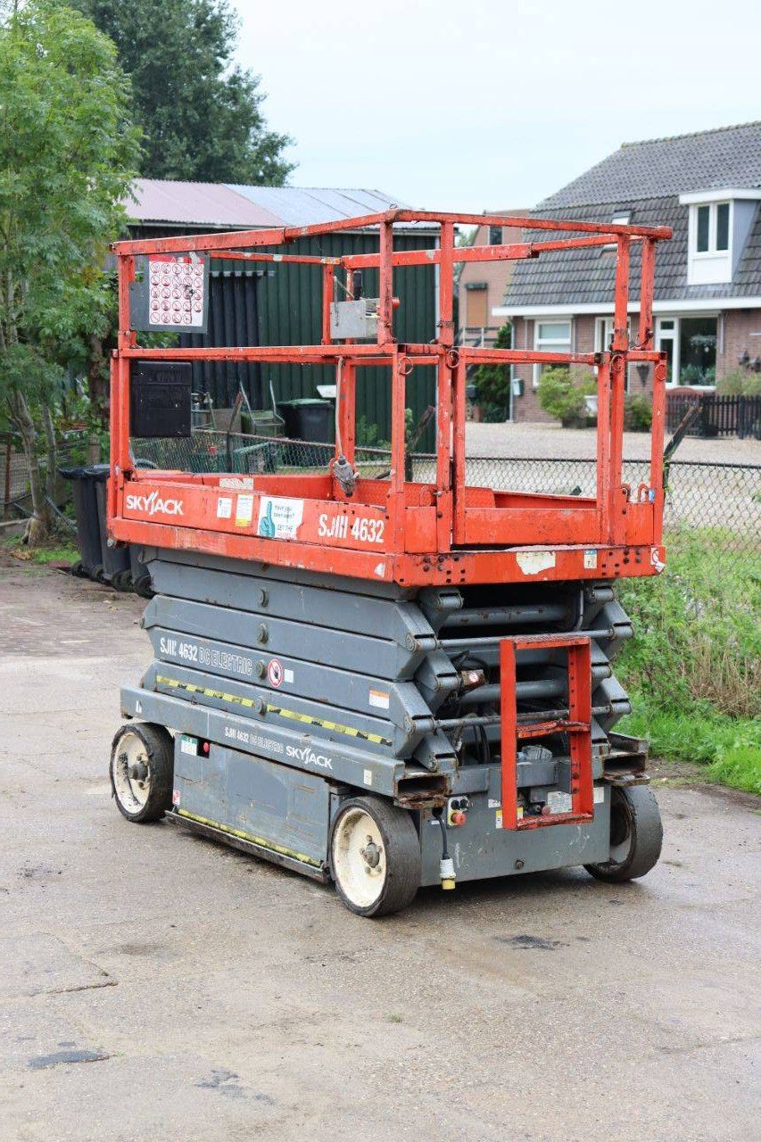 Skyjack SJIII-4632 Electric Scissor Lift 317kg 11.7m 2013