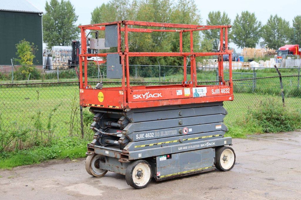 Skyjack SJIII-4632 Electric Scissor Lift 317kg 11.7m 2013