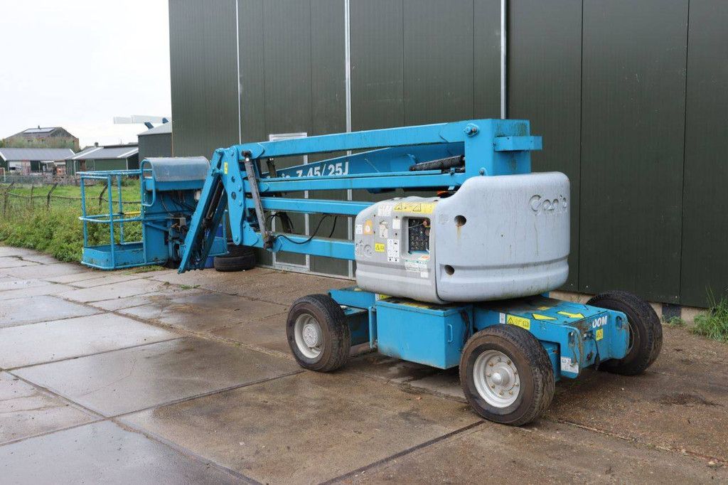 Genie Z-45/25J Gelenkteleskoparbeitsbühne, elektrisch + dieselbetrieben, 227 kg, 15,8 m, Baujahr 2006