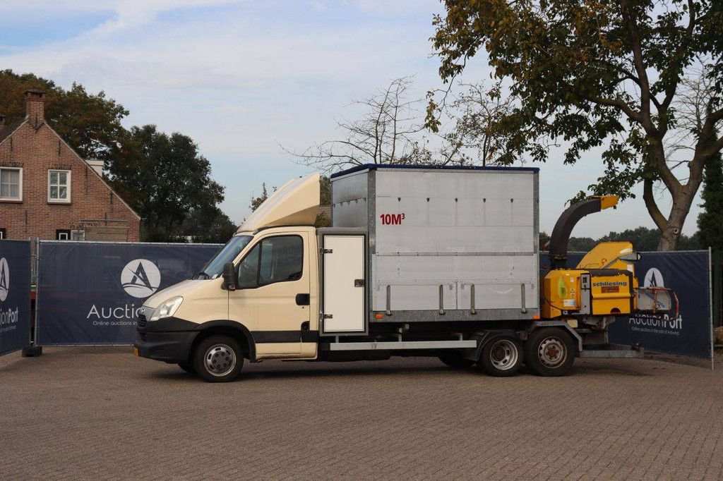 Iveco 40C15 Diesel Van 146 PS 2015 mit Veldhuizen-Anhänger und Schliesing-Holzhäcksler