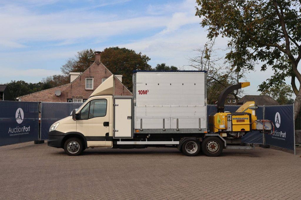 Iveco 40C15 Diesel Van 146 PS 2015 mit Veldhuizen-Anhänger und Schliesing-Holzhäcksler