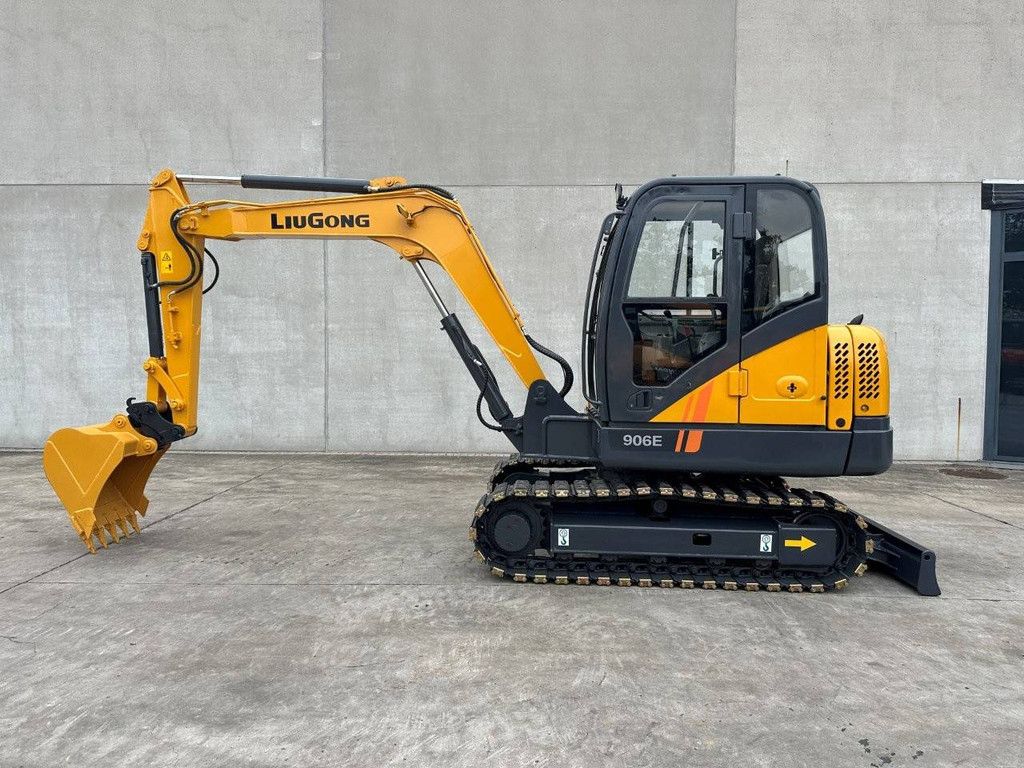 Midi excavator LiuGong CLG906E Diesel 2021