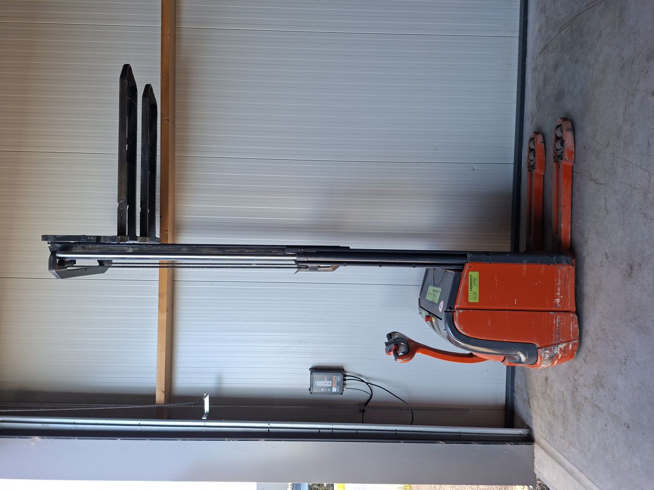 Elektrische stapelaar 3 meter 1400 kg linde L14 initiele heffing