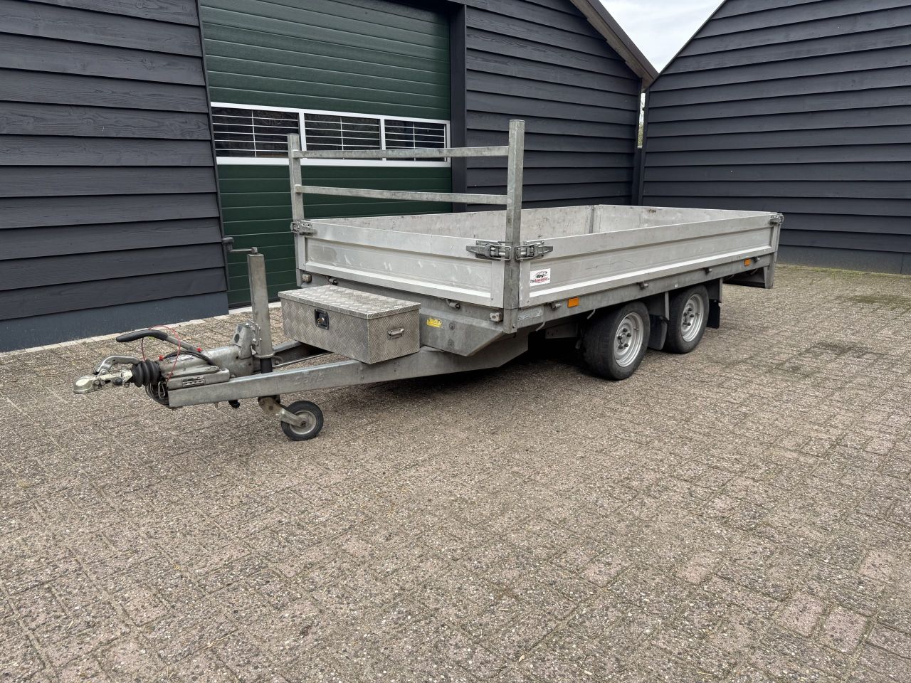 Saris plateau aanhanger 2700kg (2017)