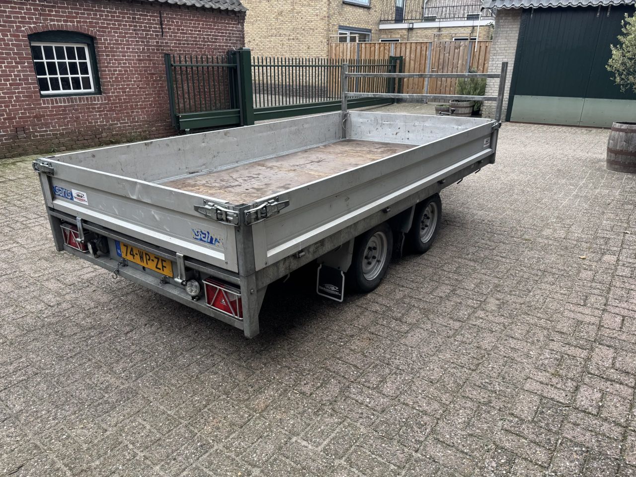 Saris plateau aanhanger 2700kg (2017)