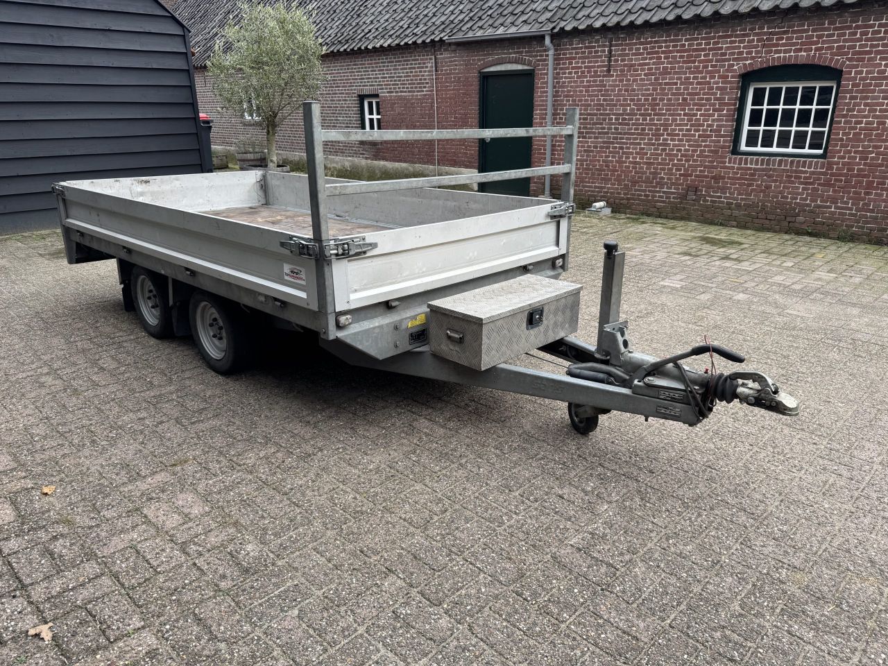 Saris plateau aanhanger 2700kg (2017)