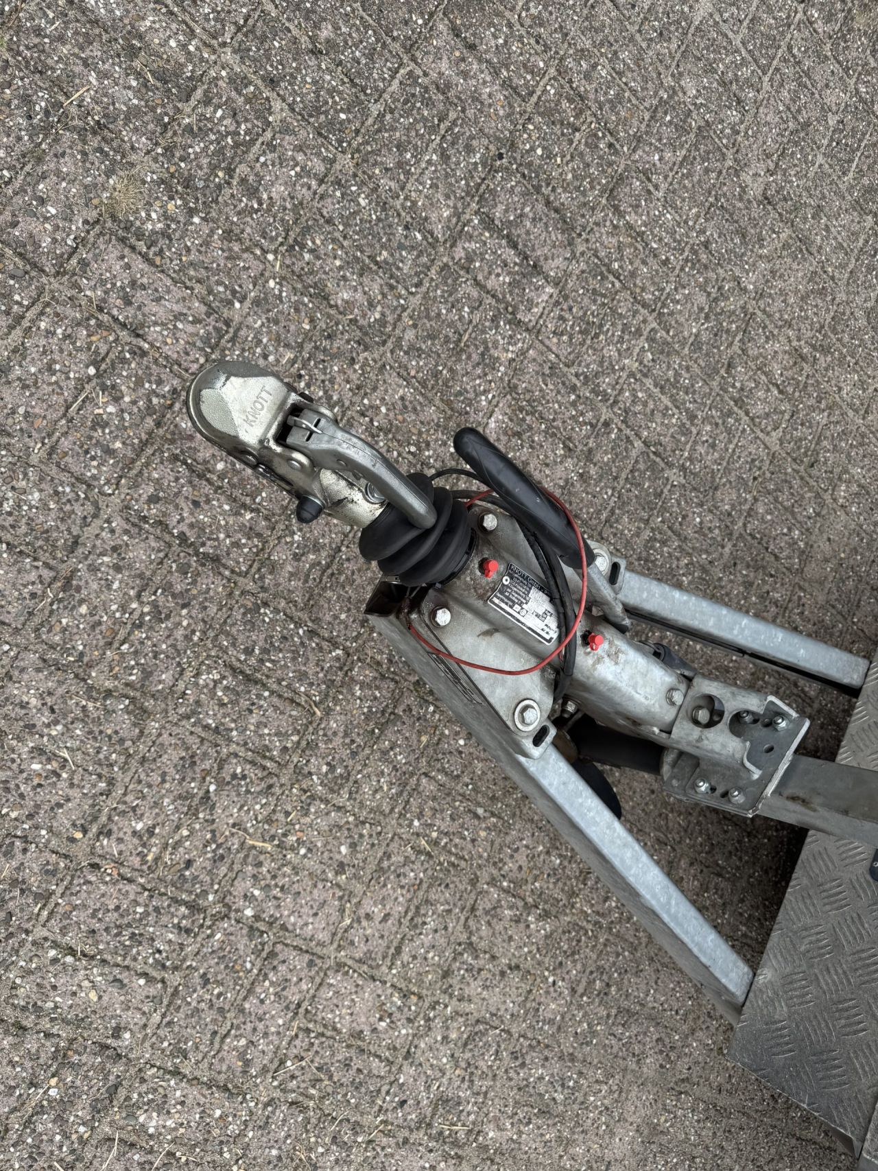 Saris plateau aanhanger 2700kg (2017)