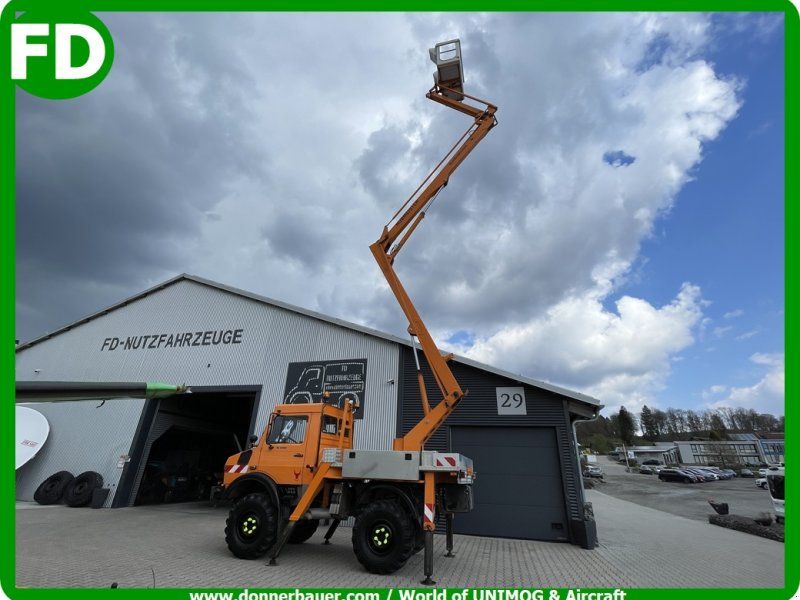 Mercedes-Benz Unimog U1400 mit großer Arbeitsbühne