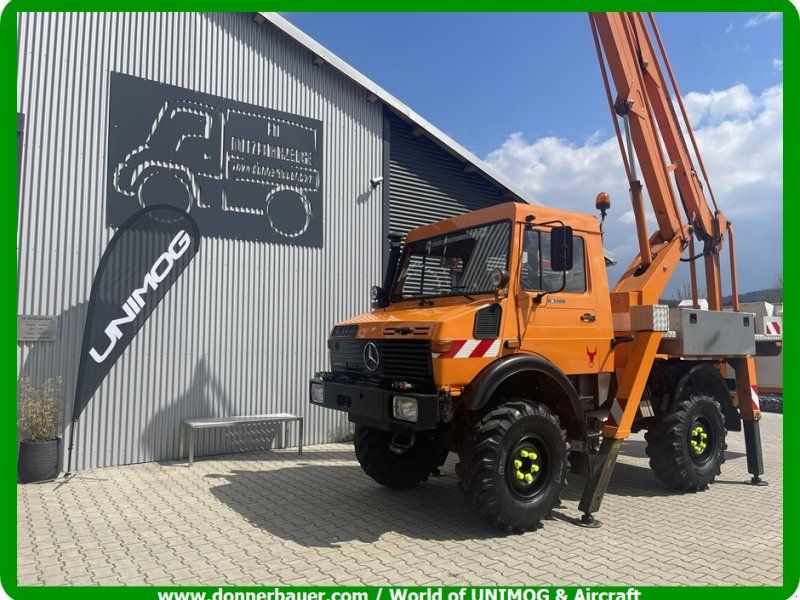 Mercedes-Benz Unimog U1400 mit großer Arbeitsbühne