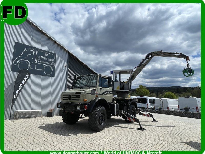Mercedes-Benz Unimog U5000 mit Kran-Bagger-Lof Zulassung