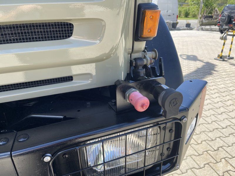 Mercedes-Benz Unimog U5000 mit Kran-Bagger-Lof Zulassung