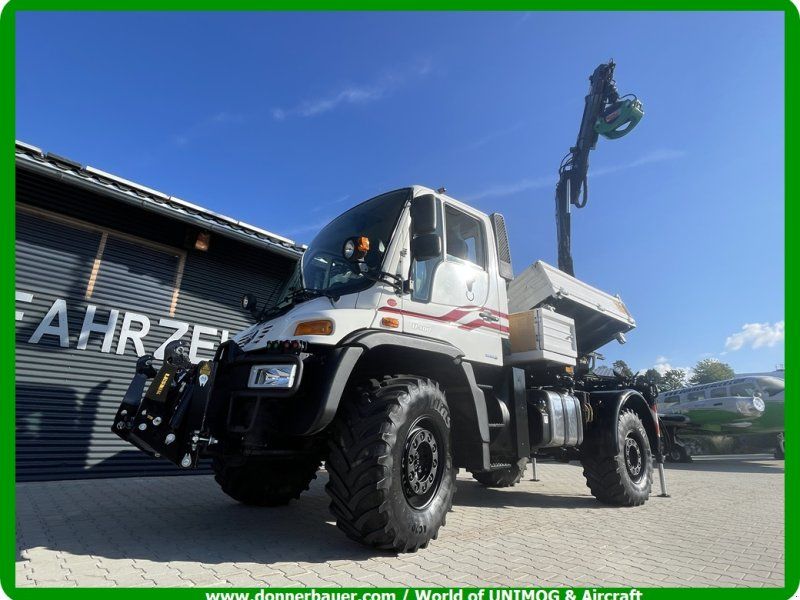 Mercedes-Benz Unimog U400 mit Mega Ausstattung, Kran, Seilwinde, Kipper, Zapfw