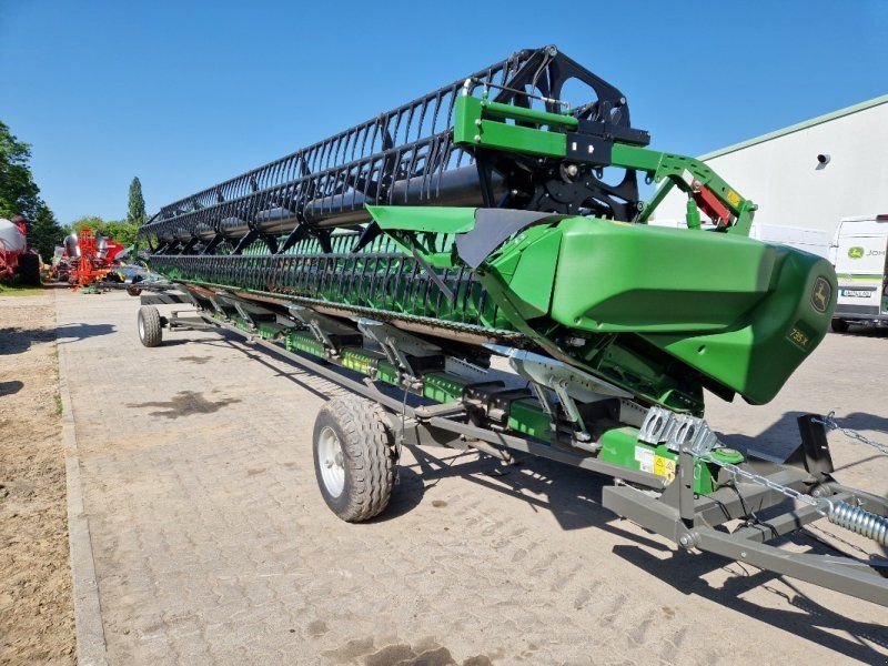 John Deere 735X mit Wagen