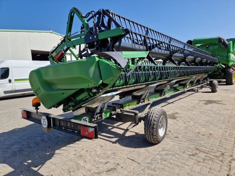 John Deere 735X mit Wagen
