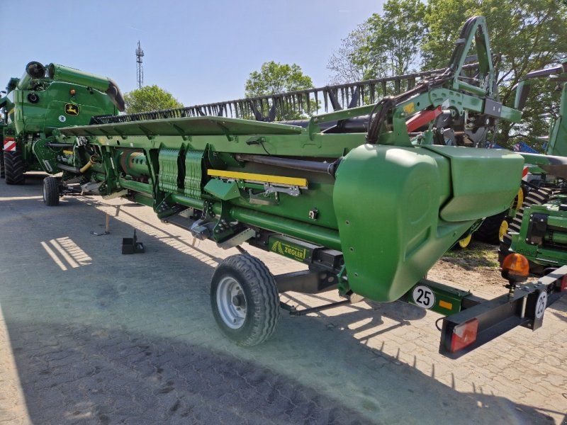 John Deere 735X mit Wagen