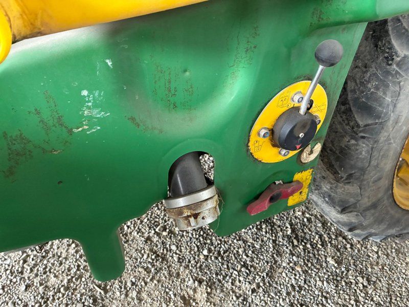 John Deere 824