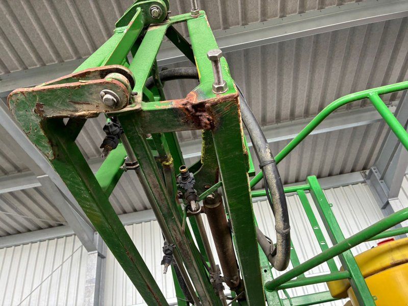 John Deere 824
