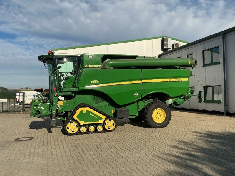 John Deere S685i