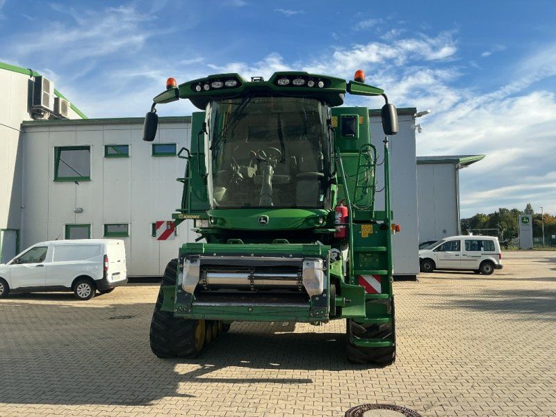 John Deere S685i