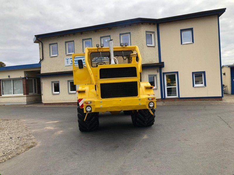Kirovets K700A V8