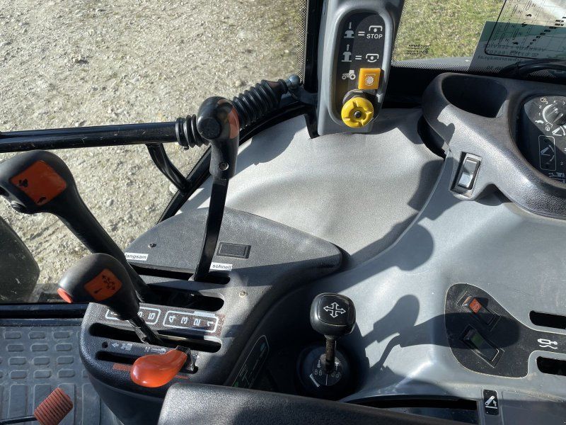 New Holland TS110