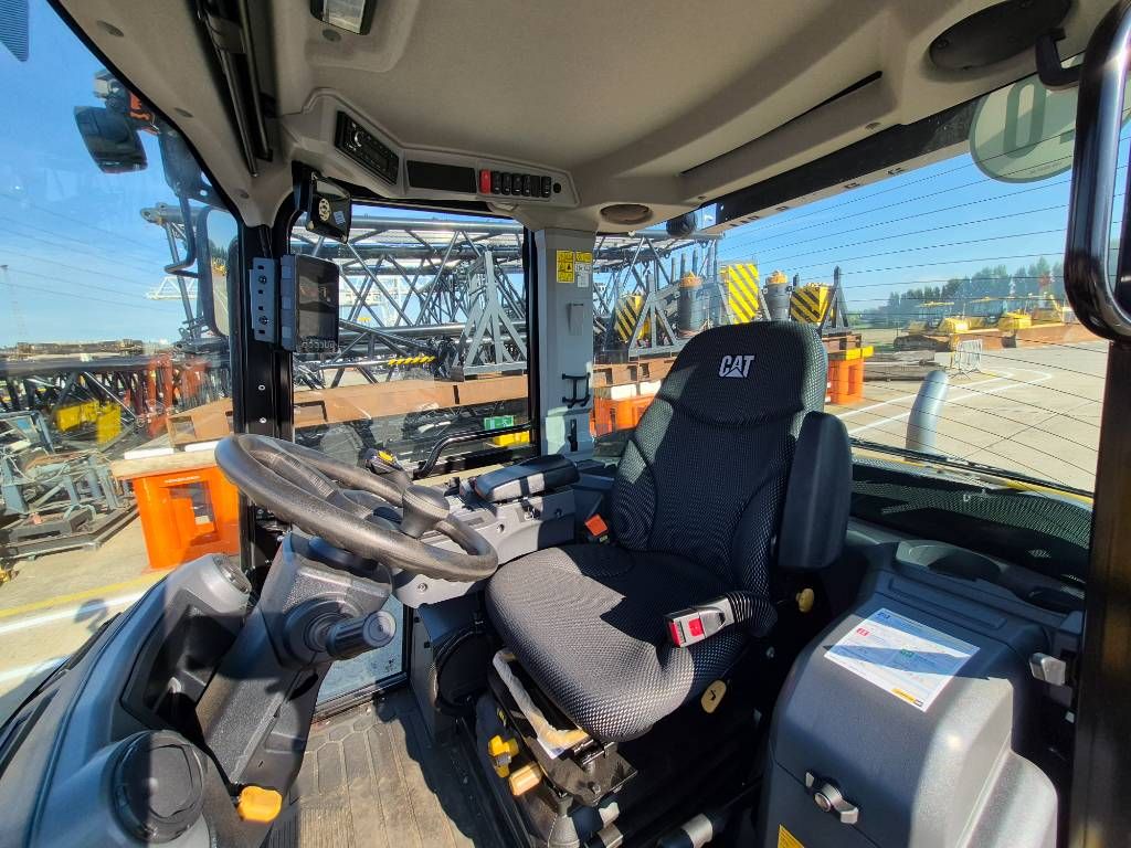 CAT 906