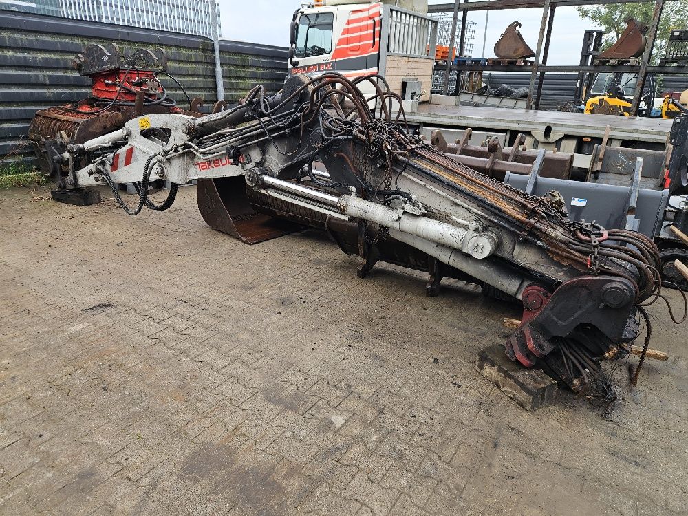 Complete giek van Takeuchi TB295W met lichte brandschade