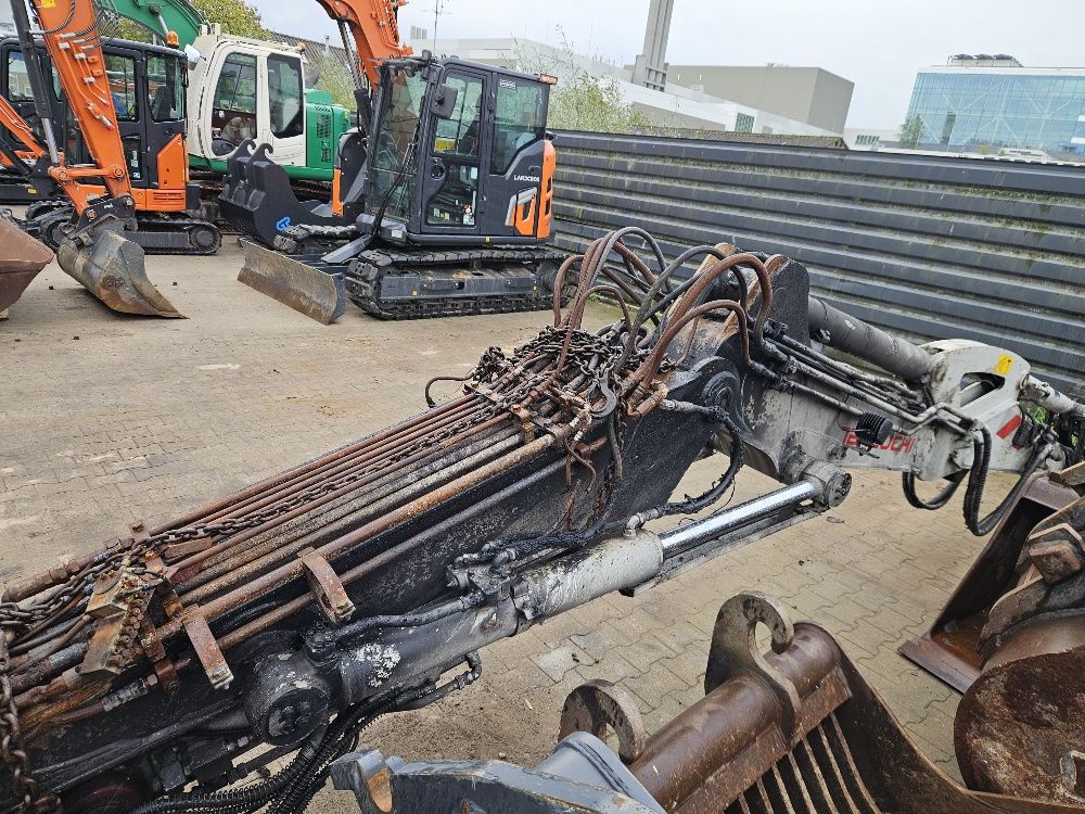 Complete giek van Takeuchi TB295W met lichte brandschade