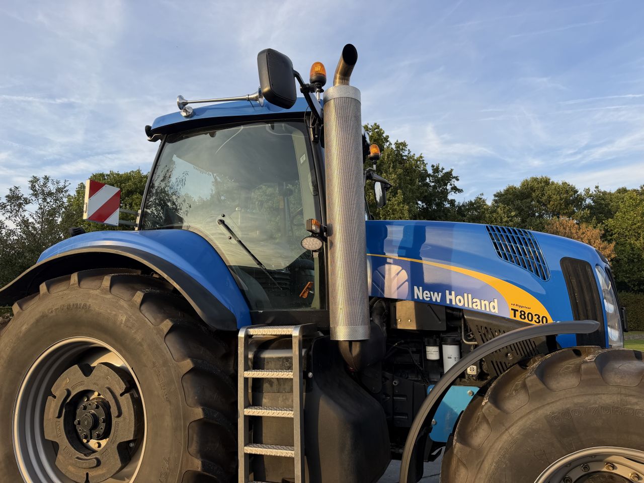Nette New Holland T8030 powershift!