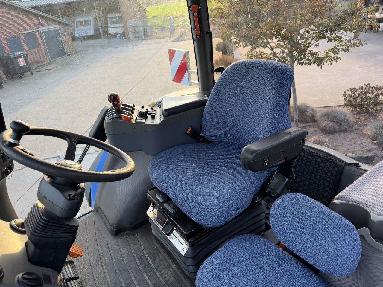Nette New Holland T8030 powershift!