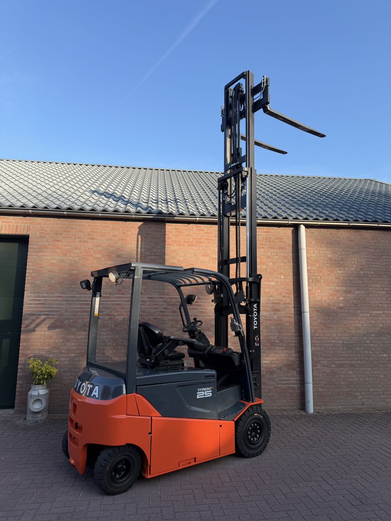 Toyota 8FBMT25 2500kg triplo elektrische heftruck