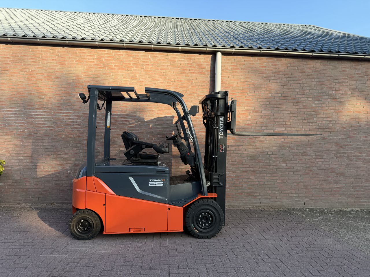 Toyota 8FBMT25 2500kg triplo elektrische heftruck