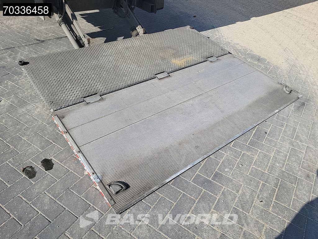 Kässbohrer XJ2 2 Achsen Tailgate Lift + Steering Axle NL Trailer