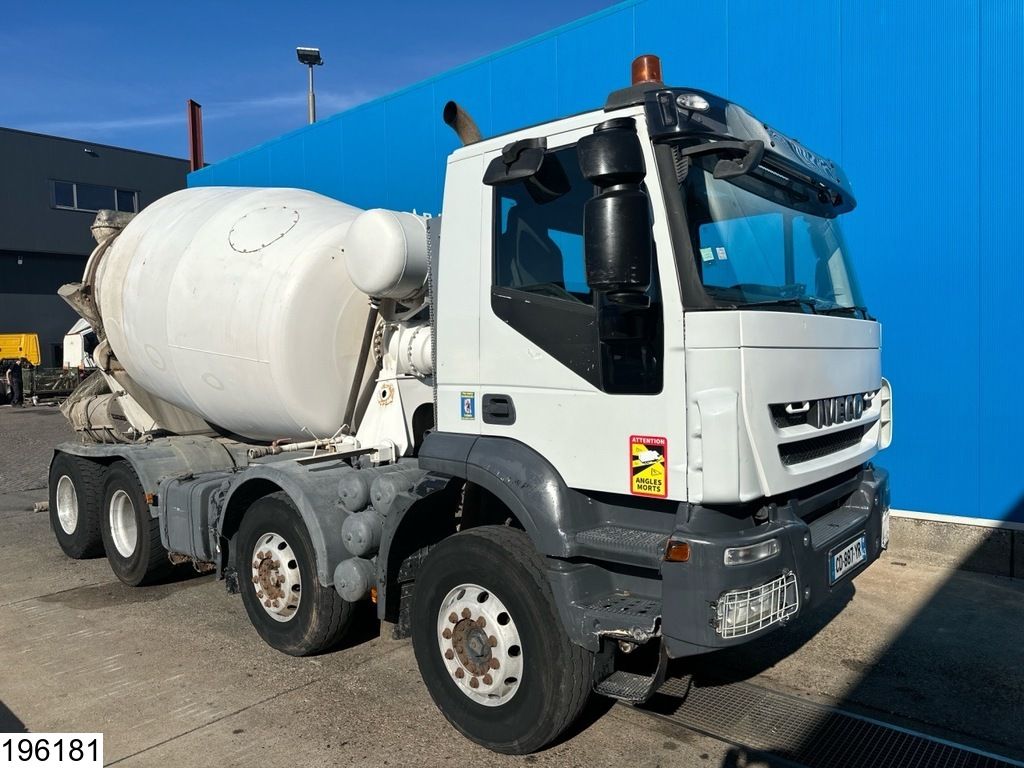 Iveco Trakker 8x4, Baruval 9m3, Manual transmission