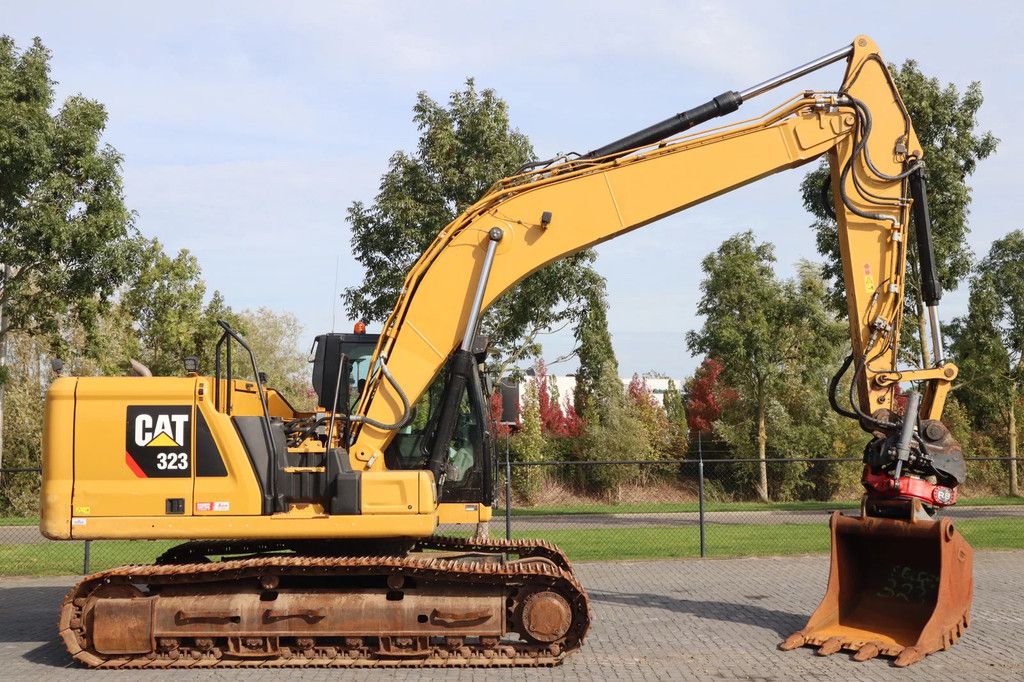 Caterpillar 323 07A | ROTOTILT | QUICK COUPLER | BUCKET